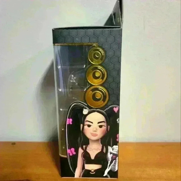 Funko gold music/social media personality Bella Poarch - Picture 4 of 6